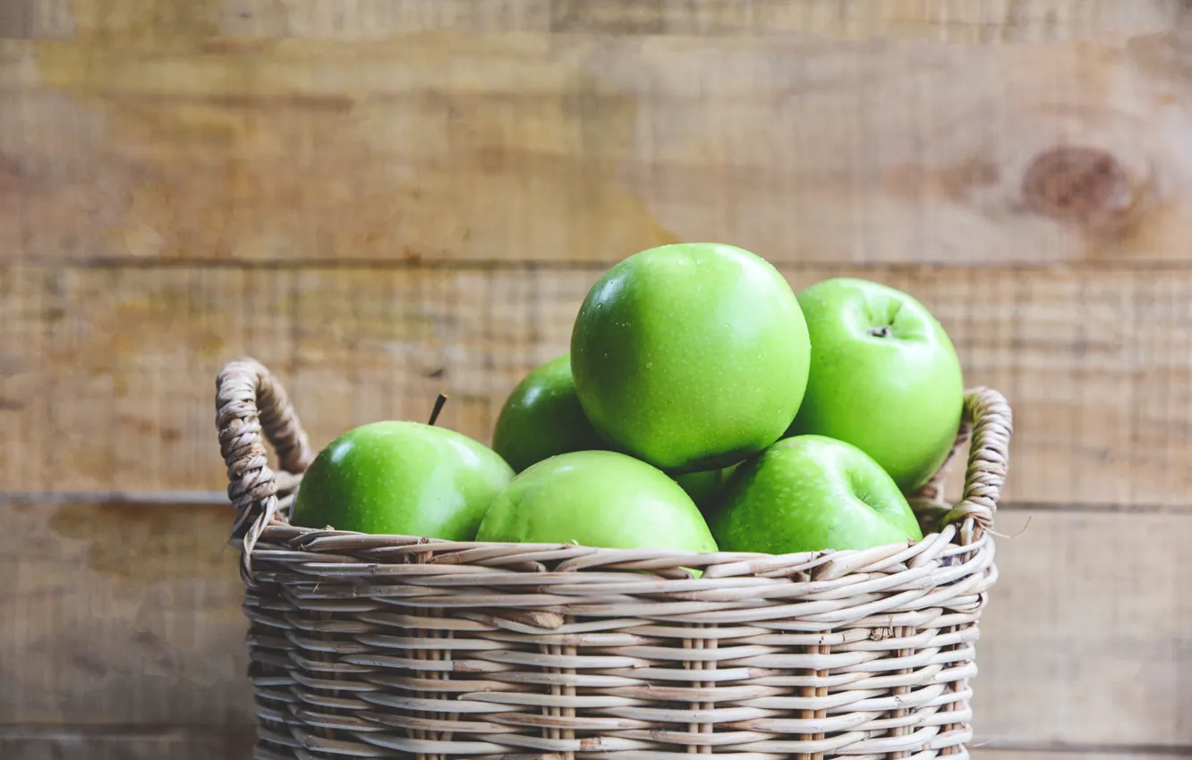 Фото обои фон, яблоки, доски, еда, зеленые, фрукты, корзинка