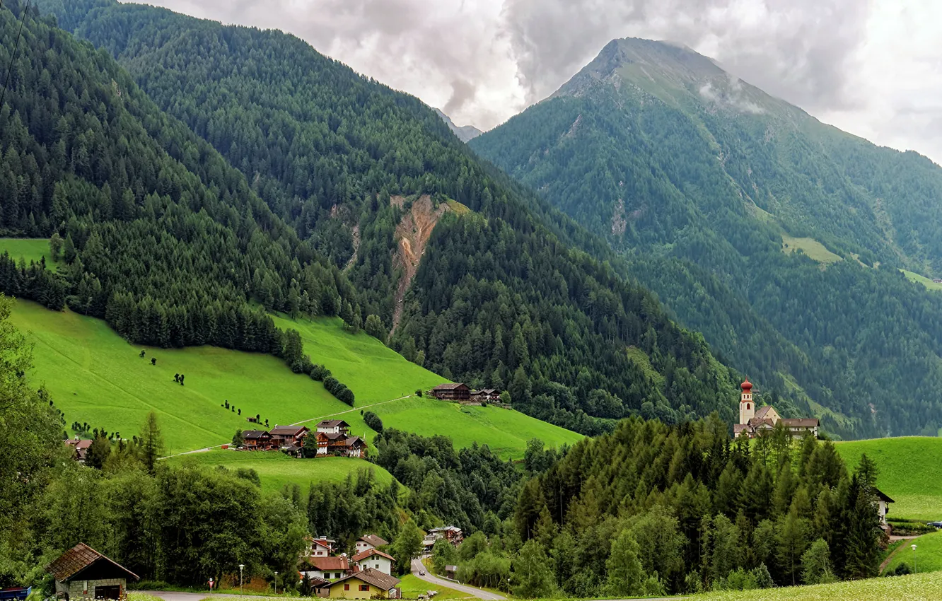 Фото обои зелень, деревья, горы, поля, склон, Италия, домики, леса