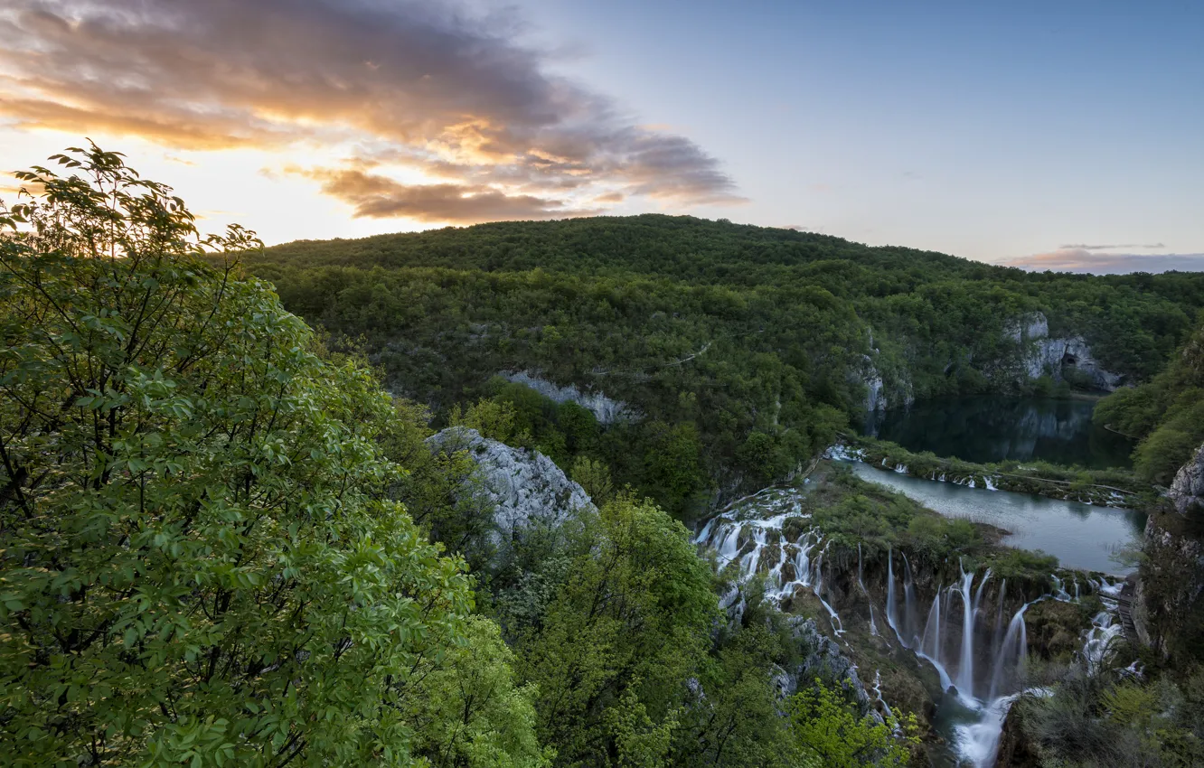 Фото обои деревья, горы, озеро, вид, утро, водопады, хорватия, национальный парк