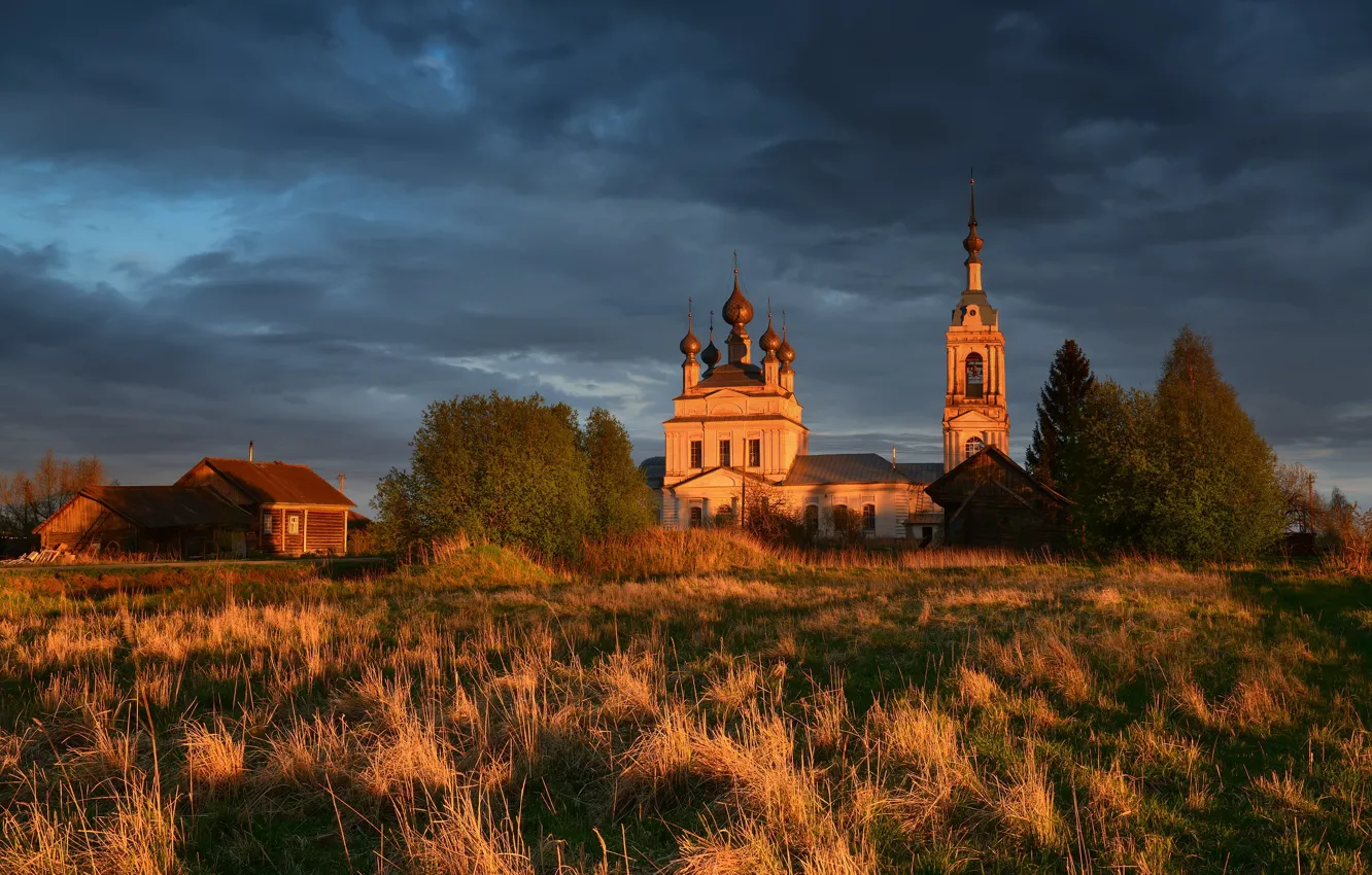 Фото обои пейзаж, тучи, природа, дома, деревня, церковь, храм, колокольня