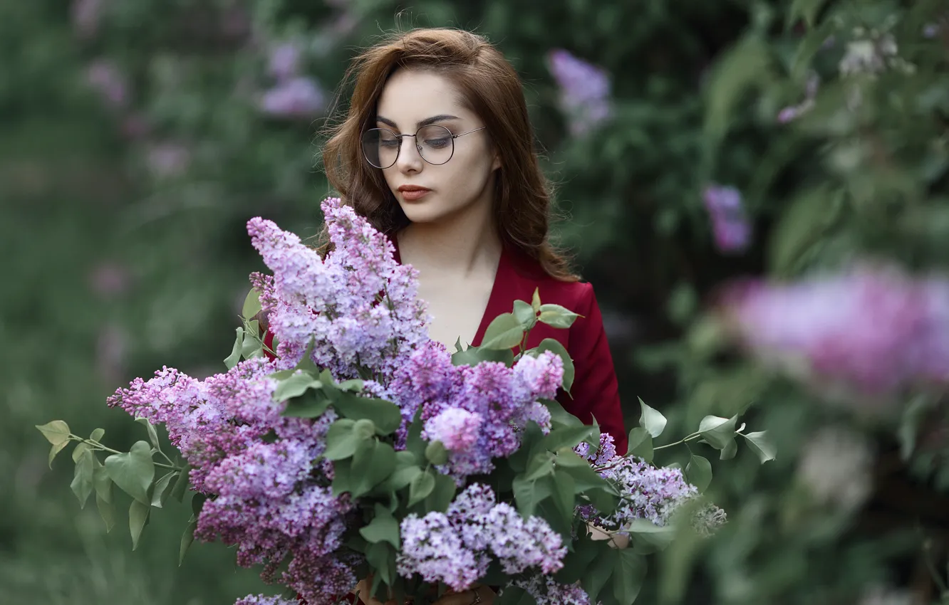 Фото обои взгляд, девушка, поза, весна, сирень, Сергей Сорокин