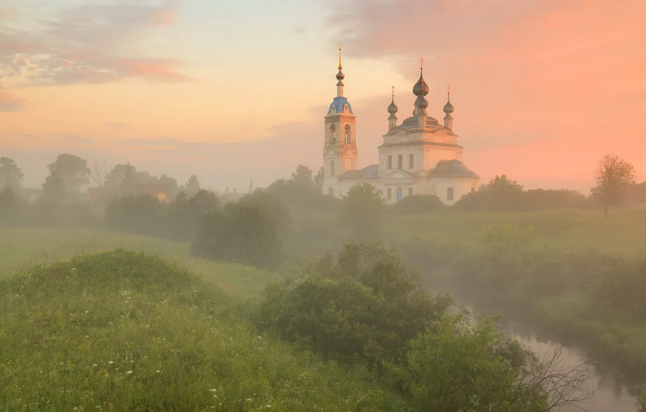Фото обои зелень, пейзаж, природа, туман, рассвет, утро, храм, колокольня