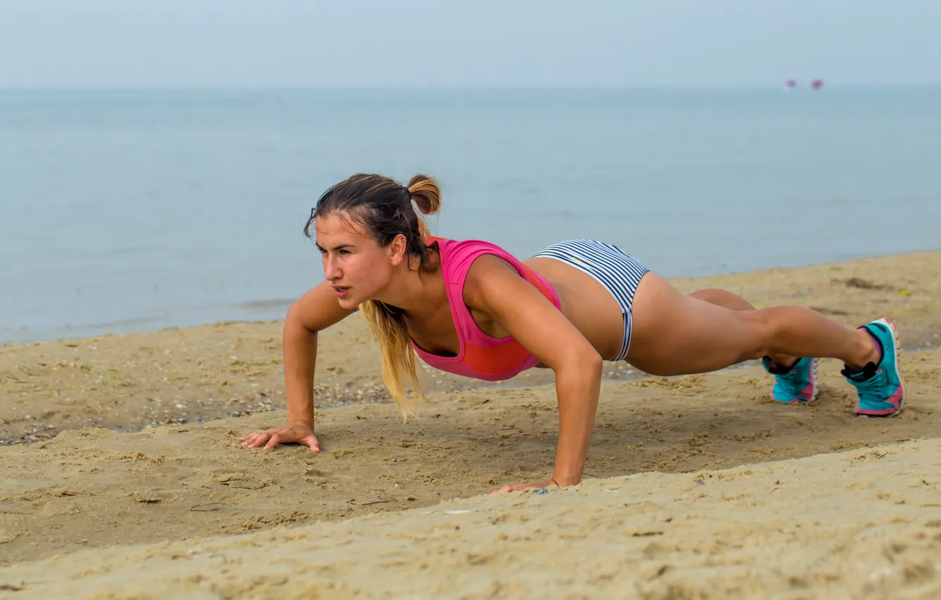 Фото обои girl, beach, beautiful, sports, sporty
