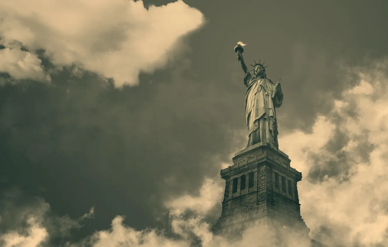 Фото обои небо, облака, день, америка, статуя свободы, сша, чёрно белое, new york