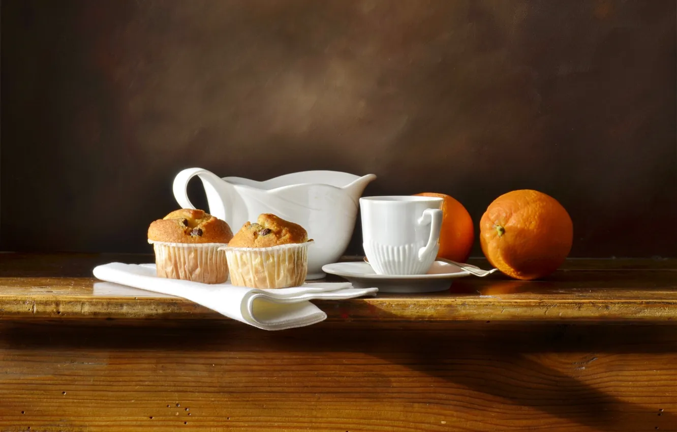 Фото обои стол, апельсин, ложка, чашка, посуда, блюдце, салфетка, кекс