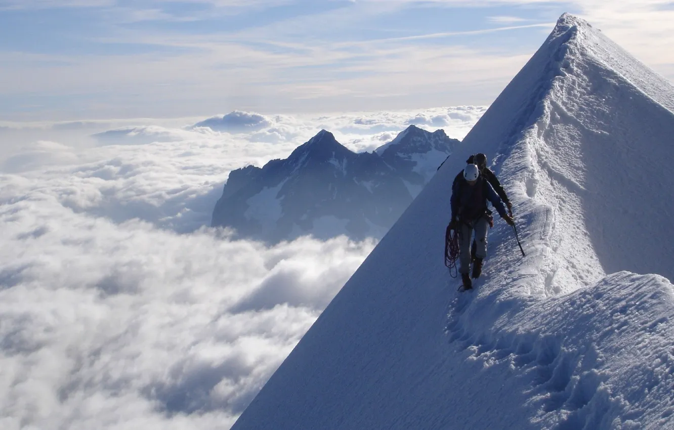 Фото обои sky, landscape, nature, mountains, clouds, snow, men, peaks