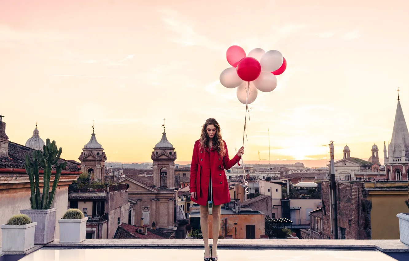 Фото обои girl, twilight, Italy, sunset, dusk, Rome, balloons, roof