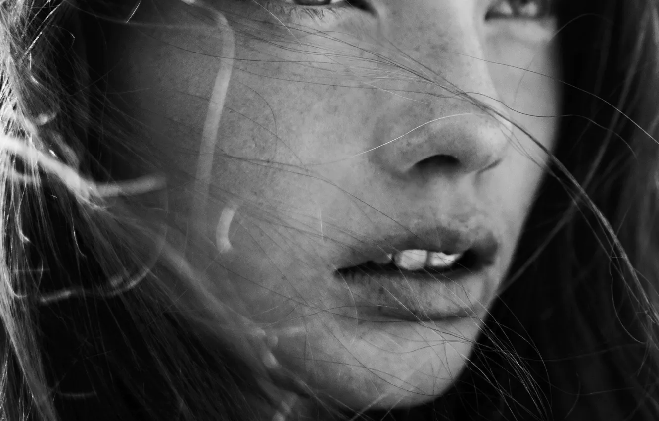 Фото обои веснушки, губки, зубки, чб фотография