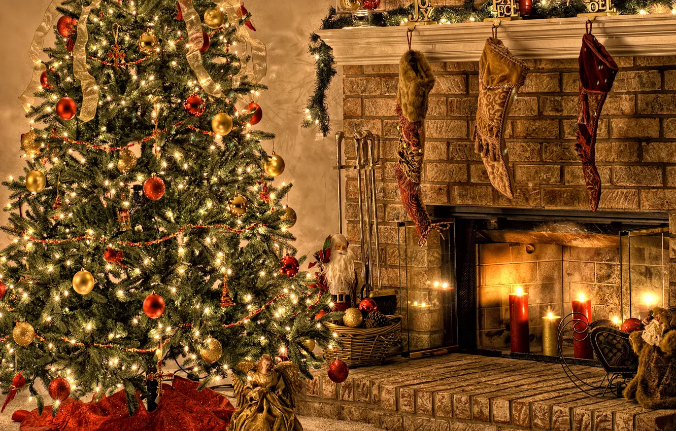 Фото обои украшения, ангел, свечи, огоньки, Санта, Надпись, камин, Дед Мороз