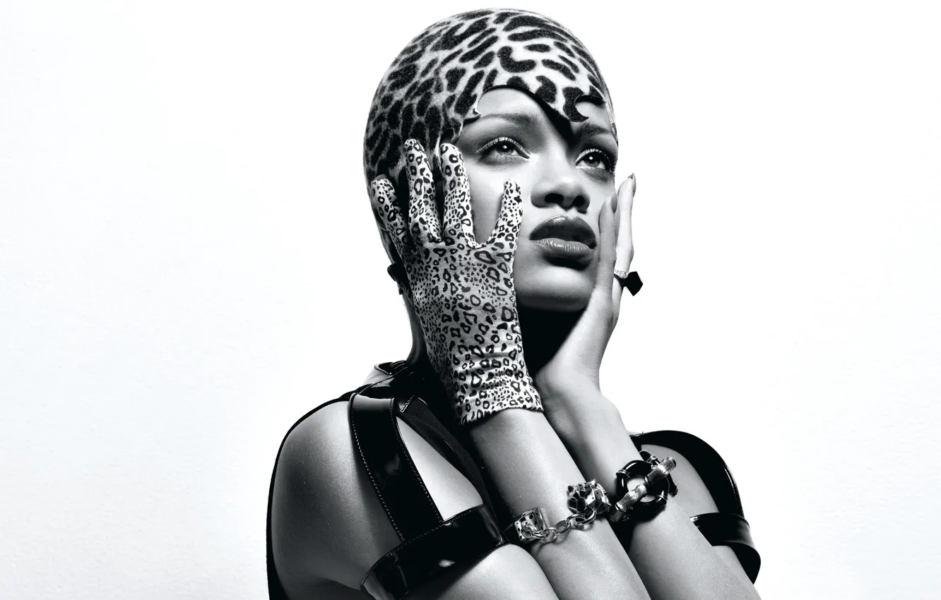 Фото обои украшения, стиль, макияж, наряд, белый фон, черно-белое, певица, Rihanna