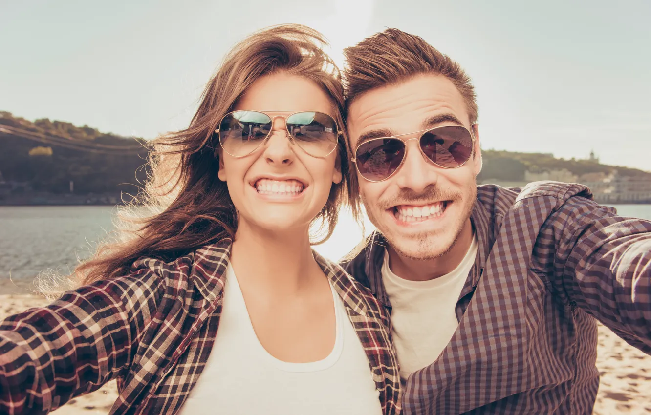 Фото обои girl, man, smiles, reflection, sunglasses, photo camera