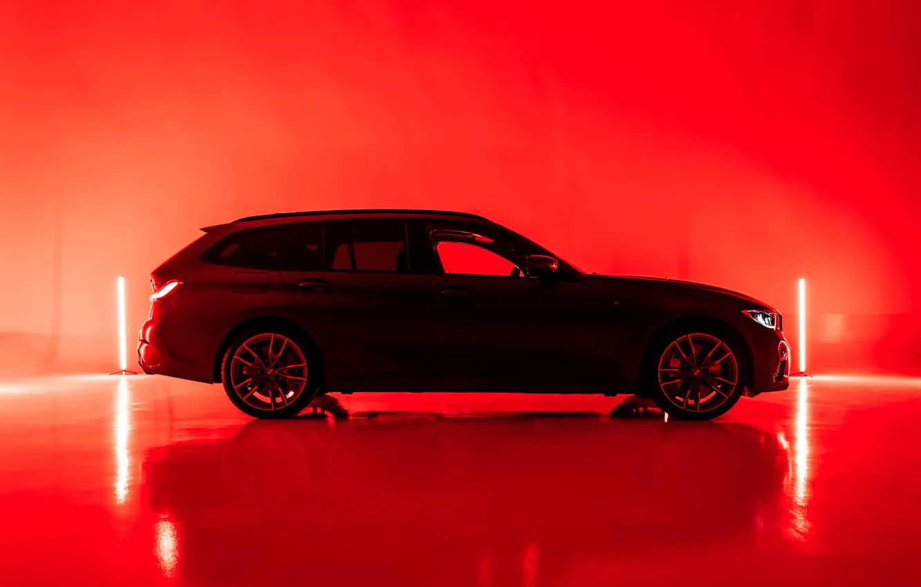 Фото обои красный, фон, лампы, BMW, вид сбоку, 3-series, универсал, 3er