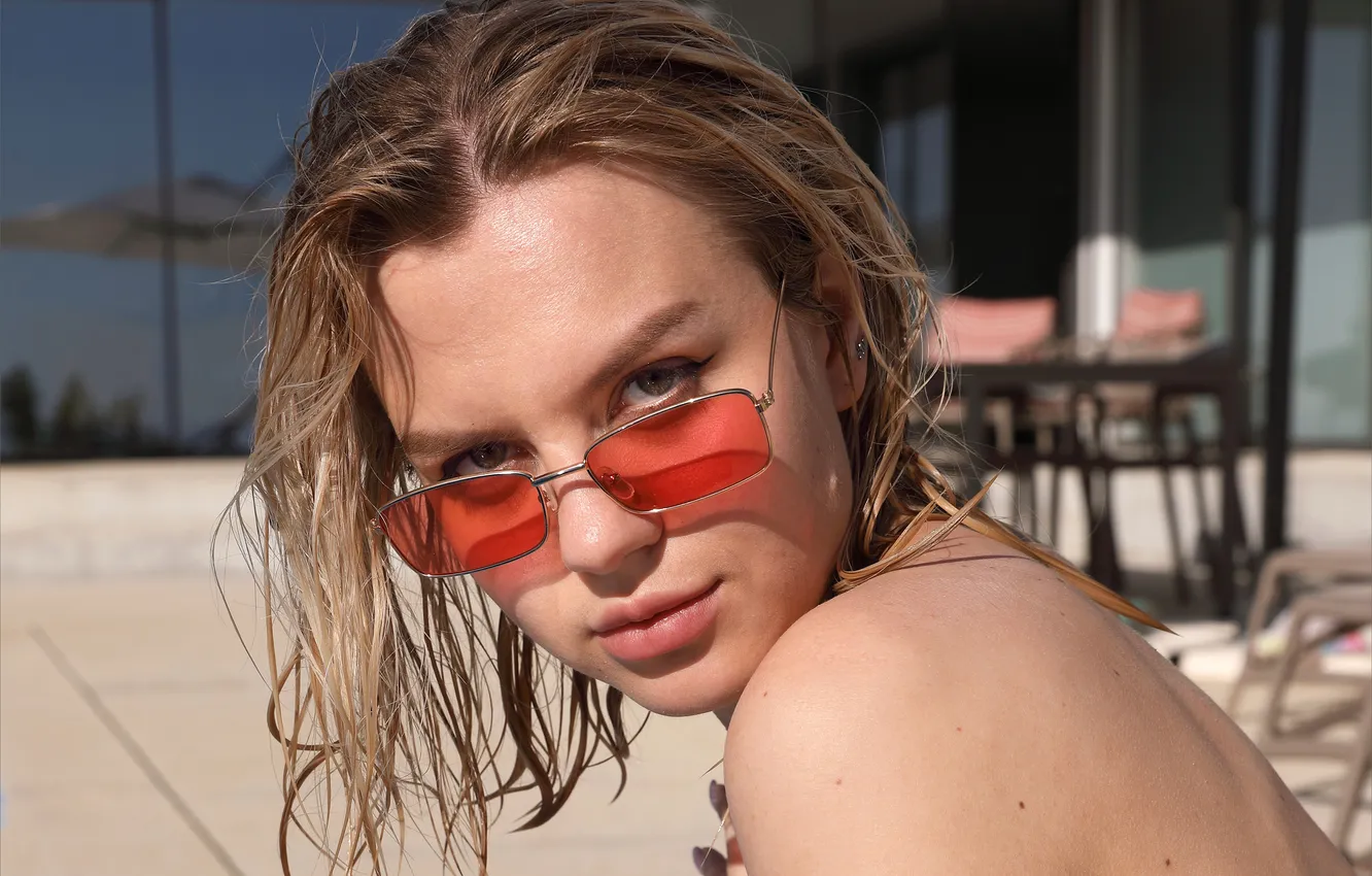 Фото обои model, brunette, gorgeous, photoshoot, posing, sunglasses, closeup, beautiful face