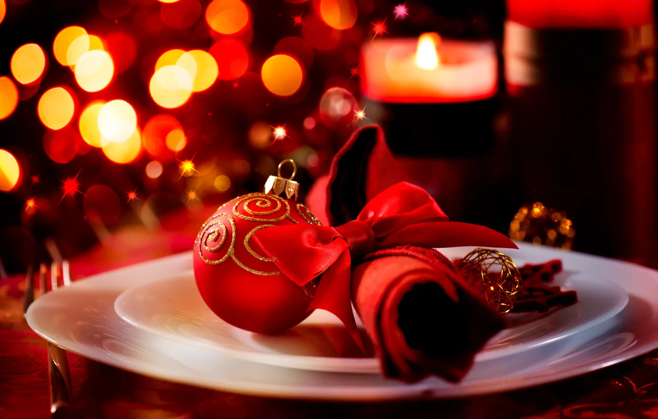 Фото обои зима, красный, огни, стол, шар, свечи, Новый Год, тарелка