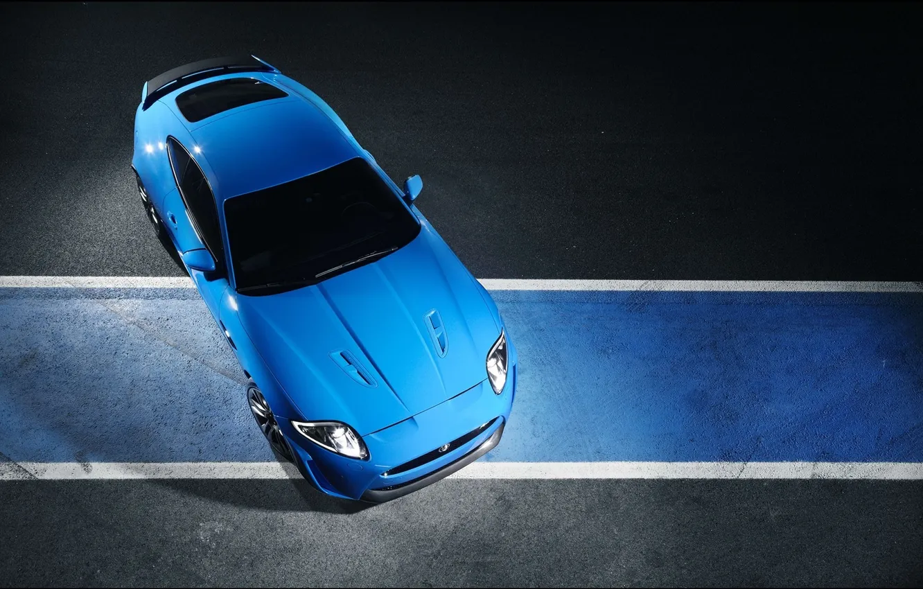 Фото обои асфальт, синий, полосы, ягуар, вид сверху, разворот, Jaguar XKR S 2011