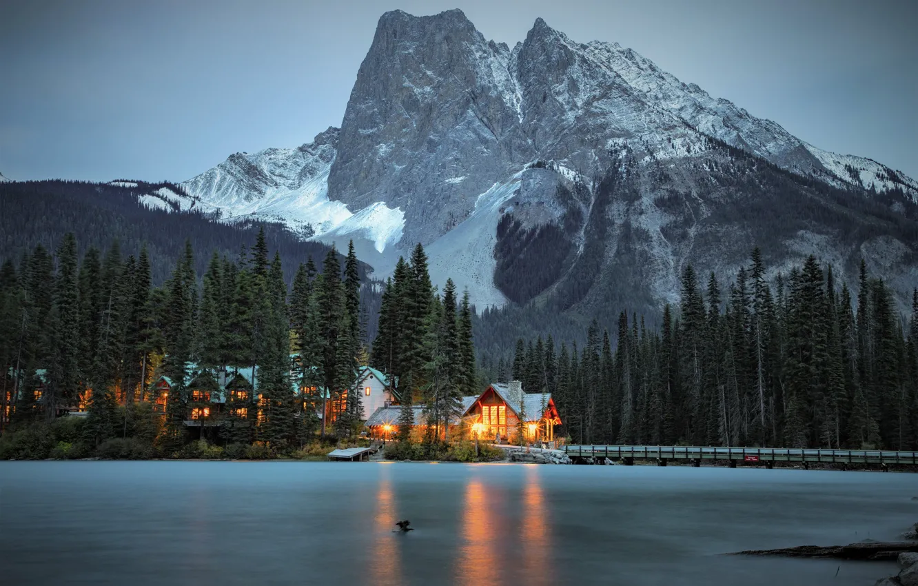 Фото обои деревья, горы, мост, озеро, дома, Канада, Canada, British Columbia