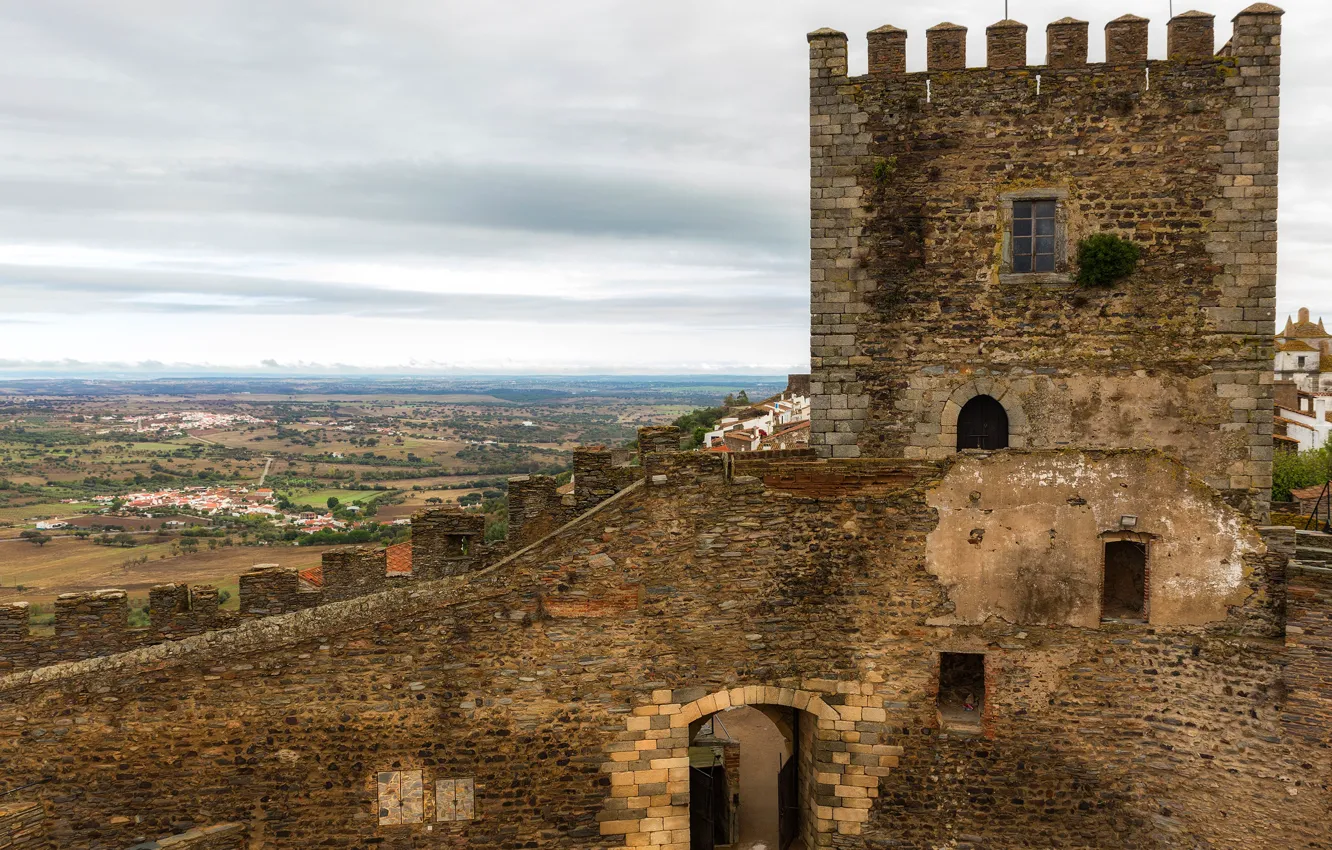 Фото обои деревья, замок, поля, дома, долина, панорама, Португалия, Castle of Monsaraz