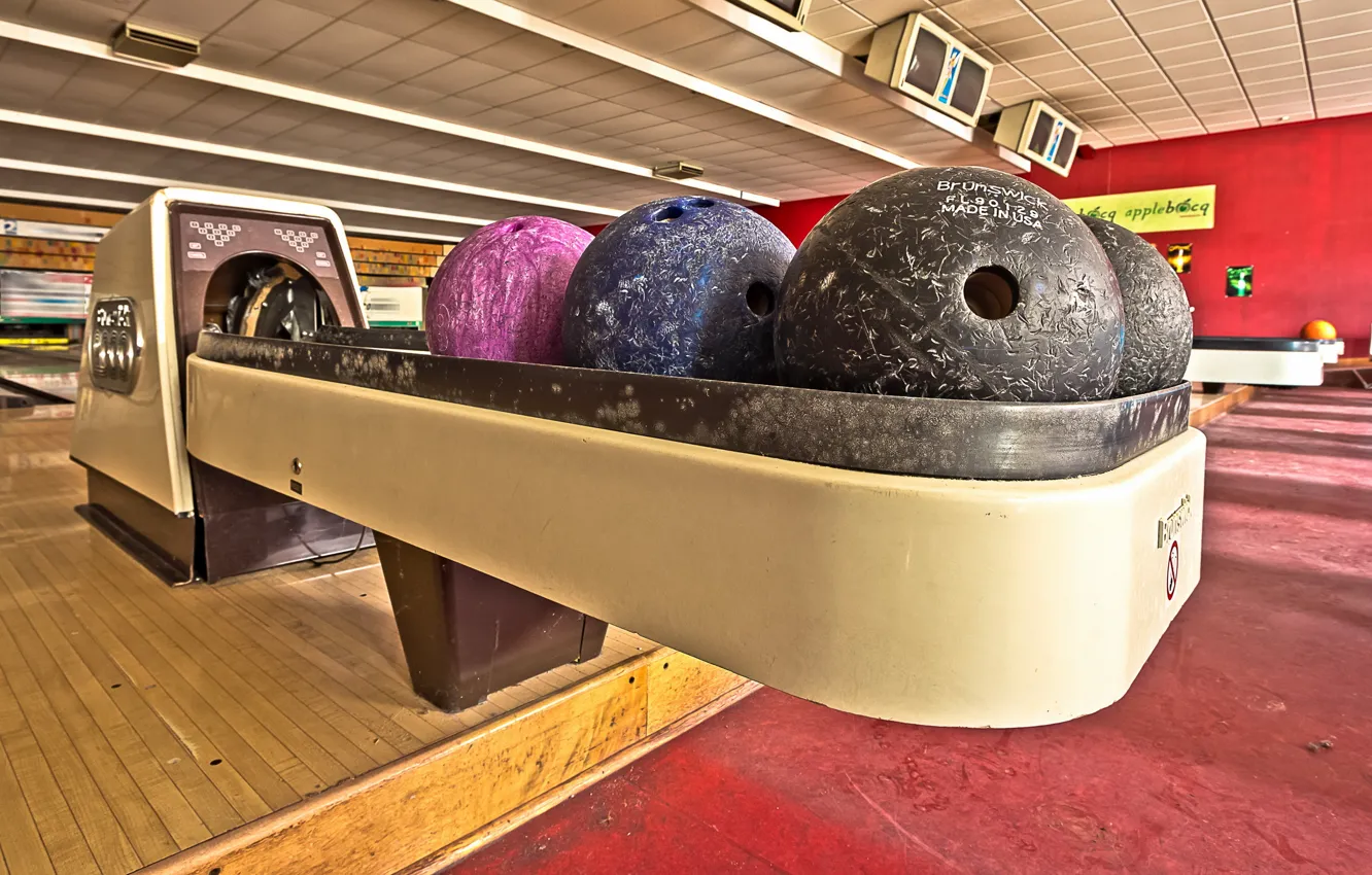 Фото обои balls, decay, bowling