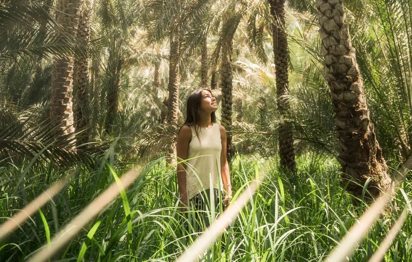 Фото обои Природа, Девушка, Трава, Пальмы, Nature, Abu Dhabi, Абу-Даби, Palms