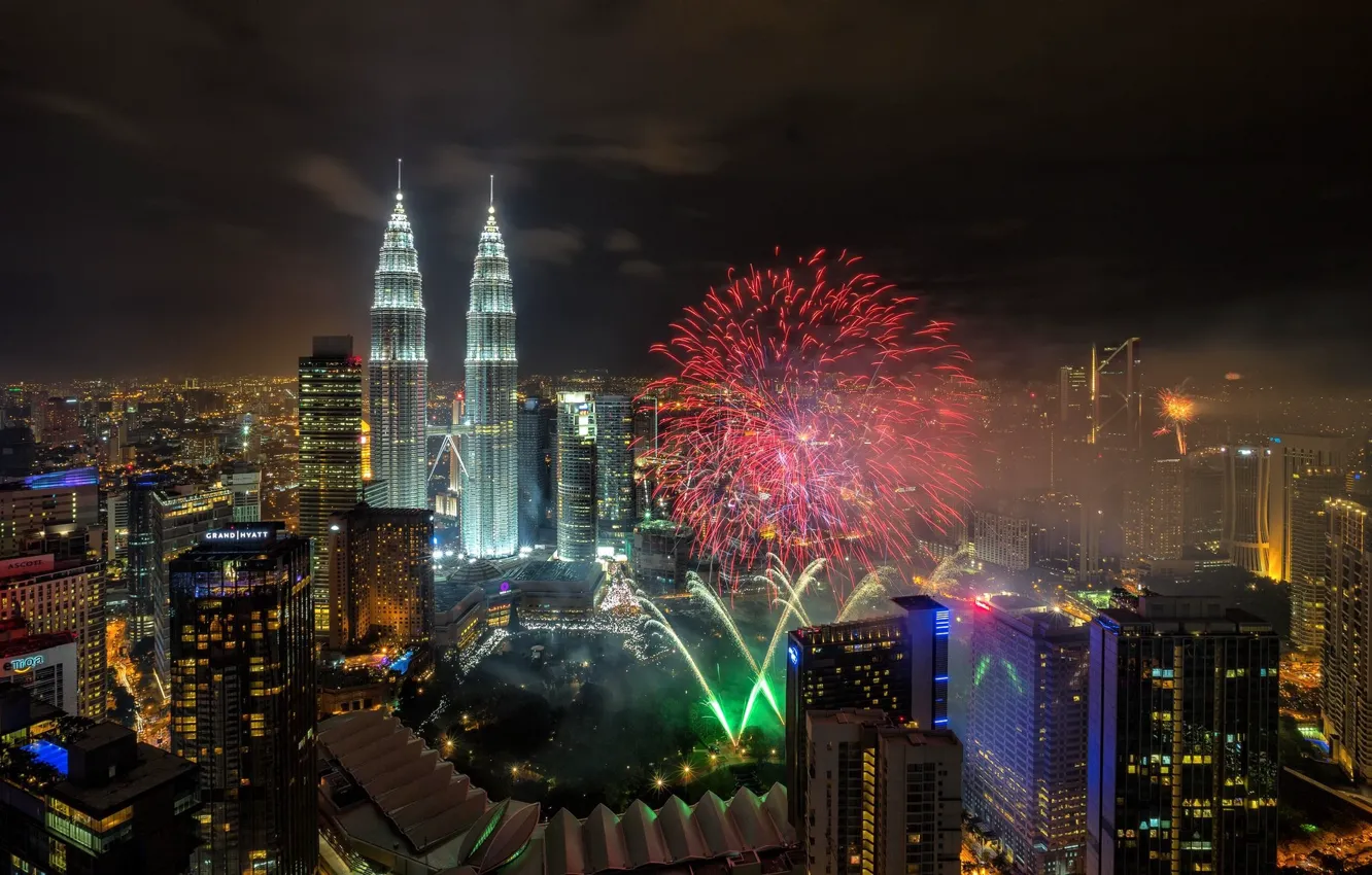 Фото обои ночь, город, Малайзия, Куала-Лумпур, красный салют
