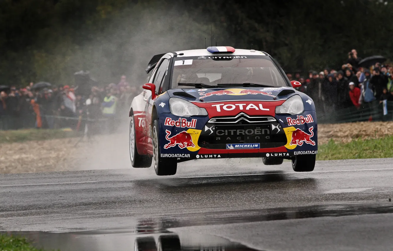 Фото обои Отражение, Лого, Асфальт, Citroen, DS3, WRC, Rally, Мокро