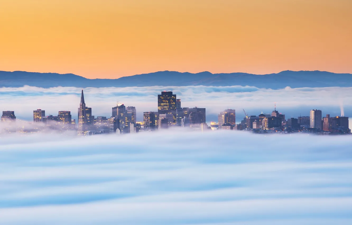 Фото обои горы, туман, небоскреб, дома, утро, Сан-Франциско, США