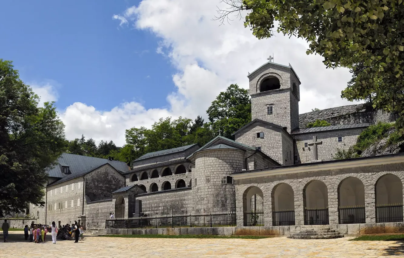Фото обои город, монастырь, Черногория, Монтенегро, Montenegro, Cetinje a Njeguši, Старая королевская столица Цетинье, церковь и храм …