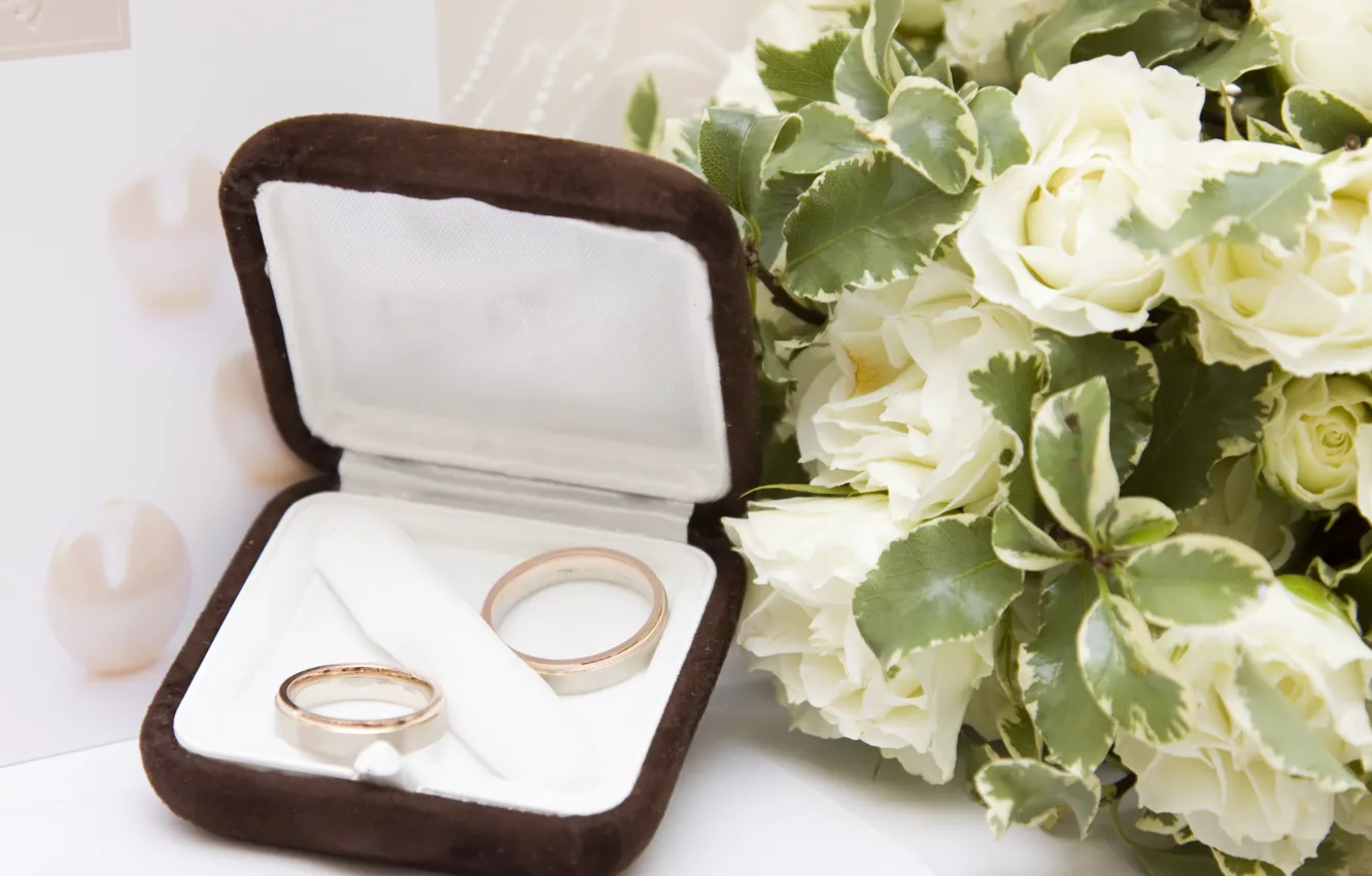 Фото обои цветы, букет, белые розы, flowers, обручальные кольца, wedding rings, a bouquet of white roses