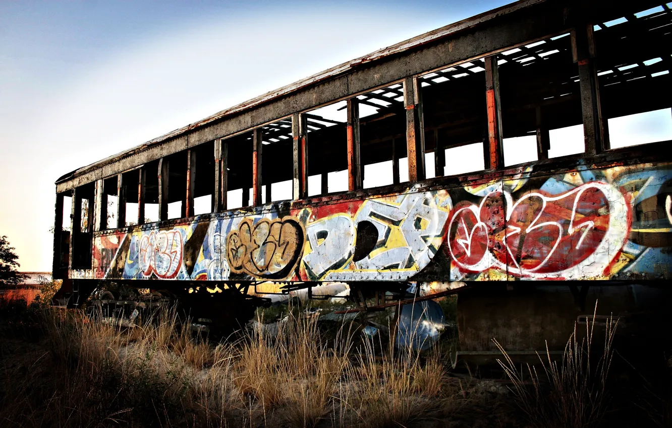 Фото обои граффити, вагон, заброшенный, трамвай