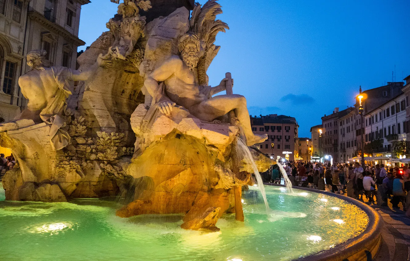 Фото обои огни, люди, вечер, Рим, Италия, Пьяцца Навона, фонтан четырех рек, Бернини