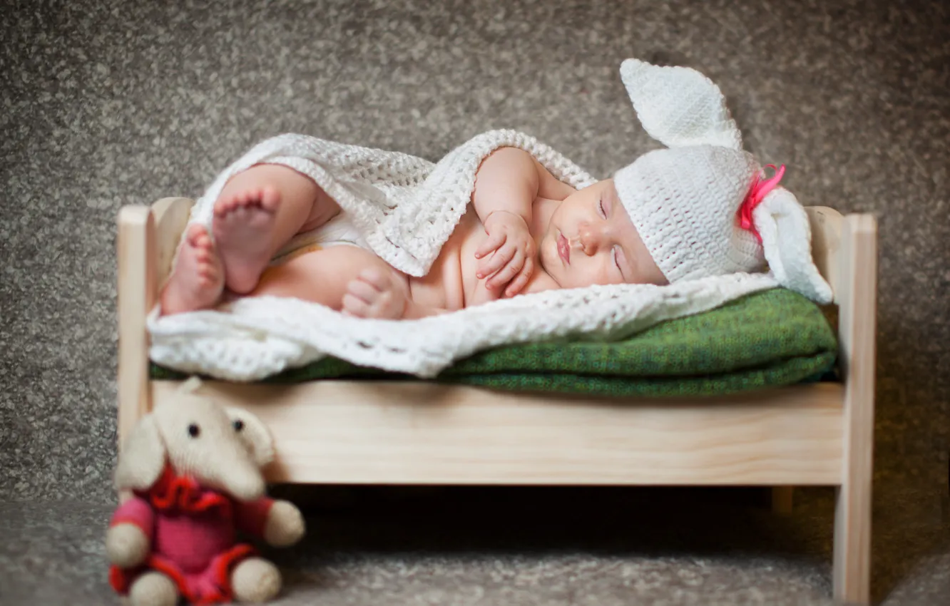 Фото обои игрушка, сон, одеяло, ребёнок, шапочка, младенец, слоник, кроватка