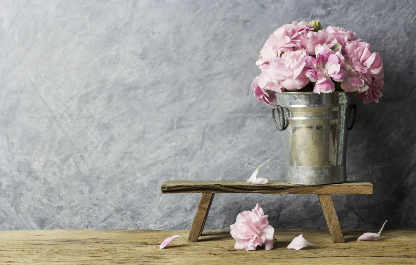 Фото обои цветы, лепестки, розовые, vintage, wood, pink, flowers, beautiful