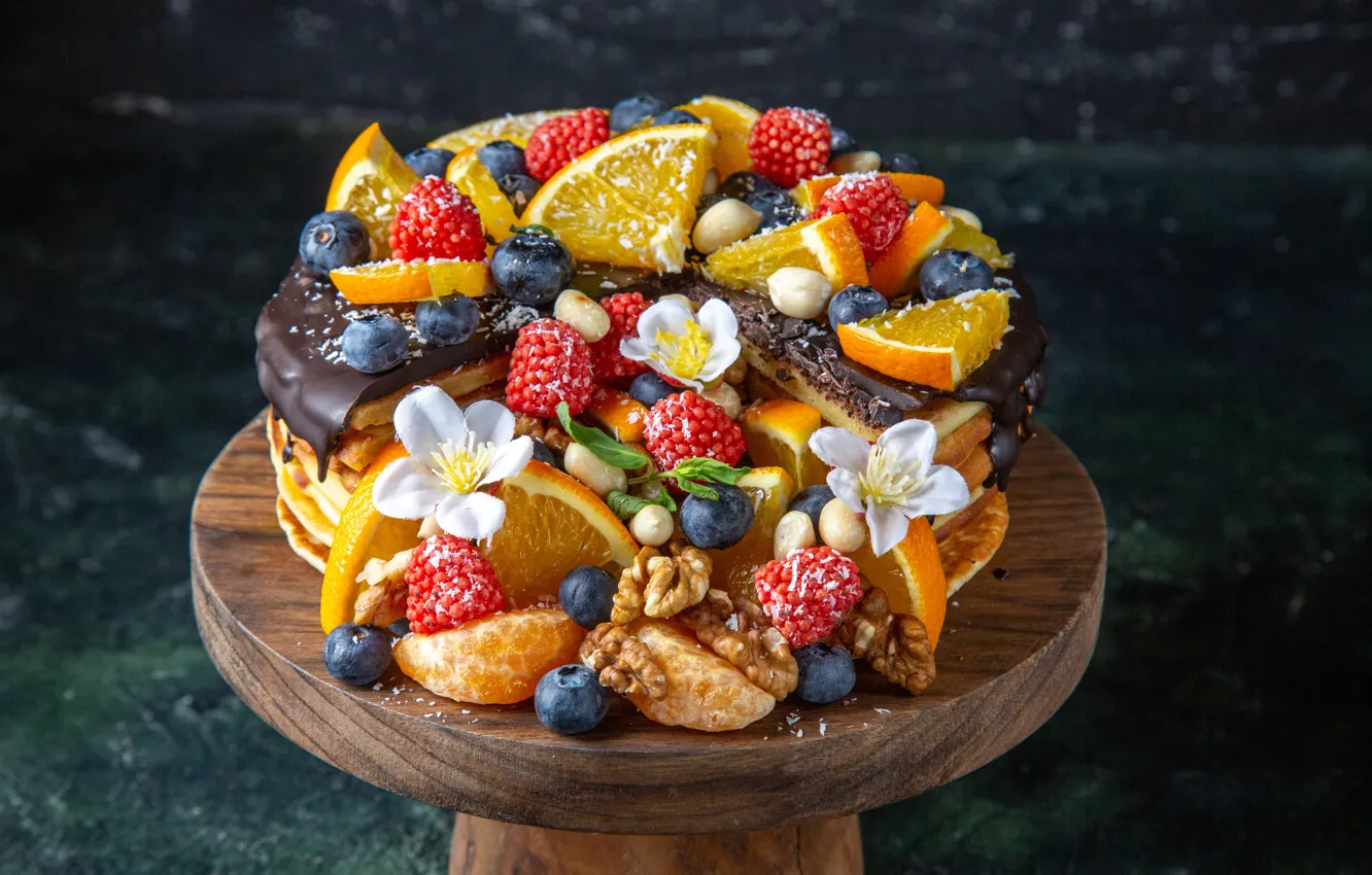 Фото обои ягоды, фон, апельсины, торт, орехи, цветки
