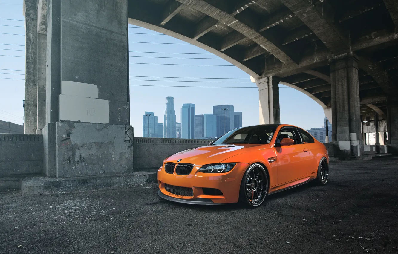 Фото обои оранжевый, мост, bmw, бмв, опоры, вид спереди, orange, e92