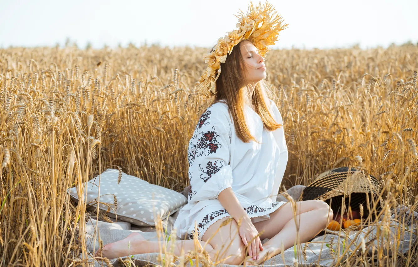 Фото обои long hair, field, nature, brunette, countryside, maiden, gorgeous, posing