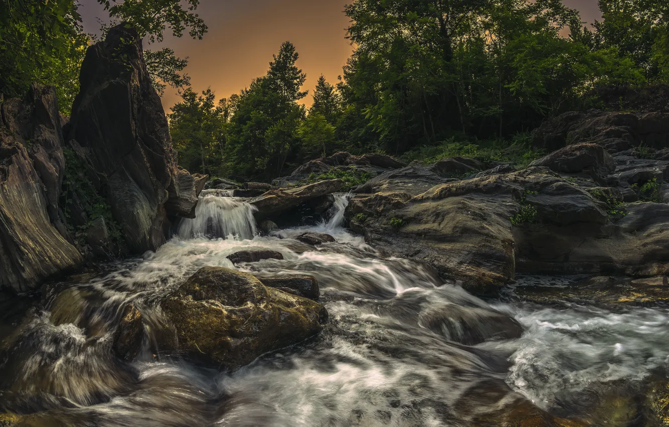 Фото обои вода, деревья, закат, река, скалы, водопад