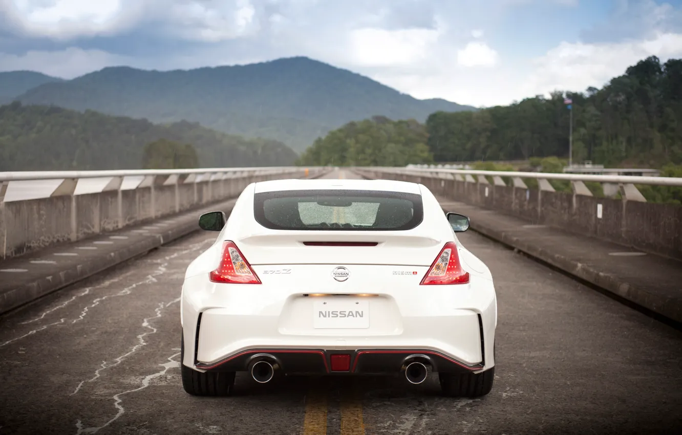 Фото обои Nissan, rain, drops, 370Z, Nismo, rear end