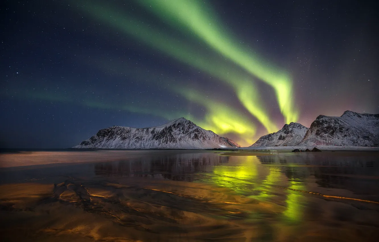 Фото обои горы, ночь, отражение, северное сияние, Норвегия