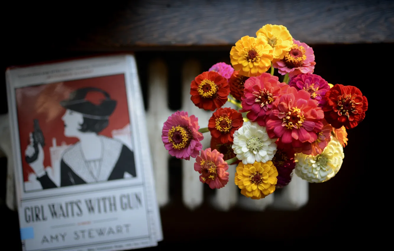 Фото обои цветы, букет, лепестки, книга