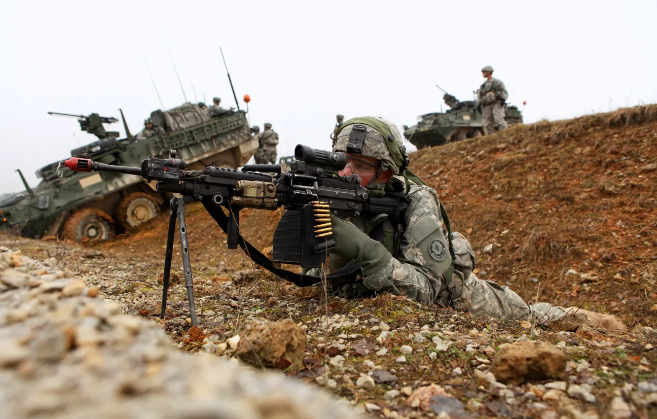 Фото обои USA, soldier, M249, helmet, uniform, machine gun, ammunition, training