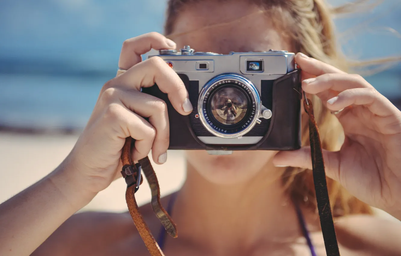 Фото обои море, пляж, лето, девушка, фотоаппарат