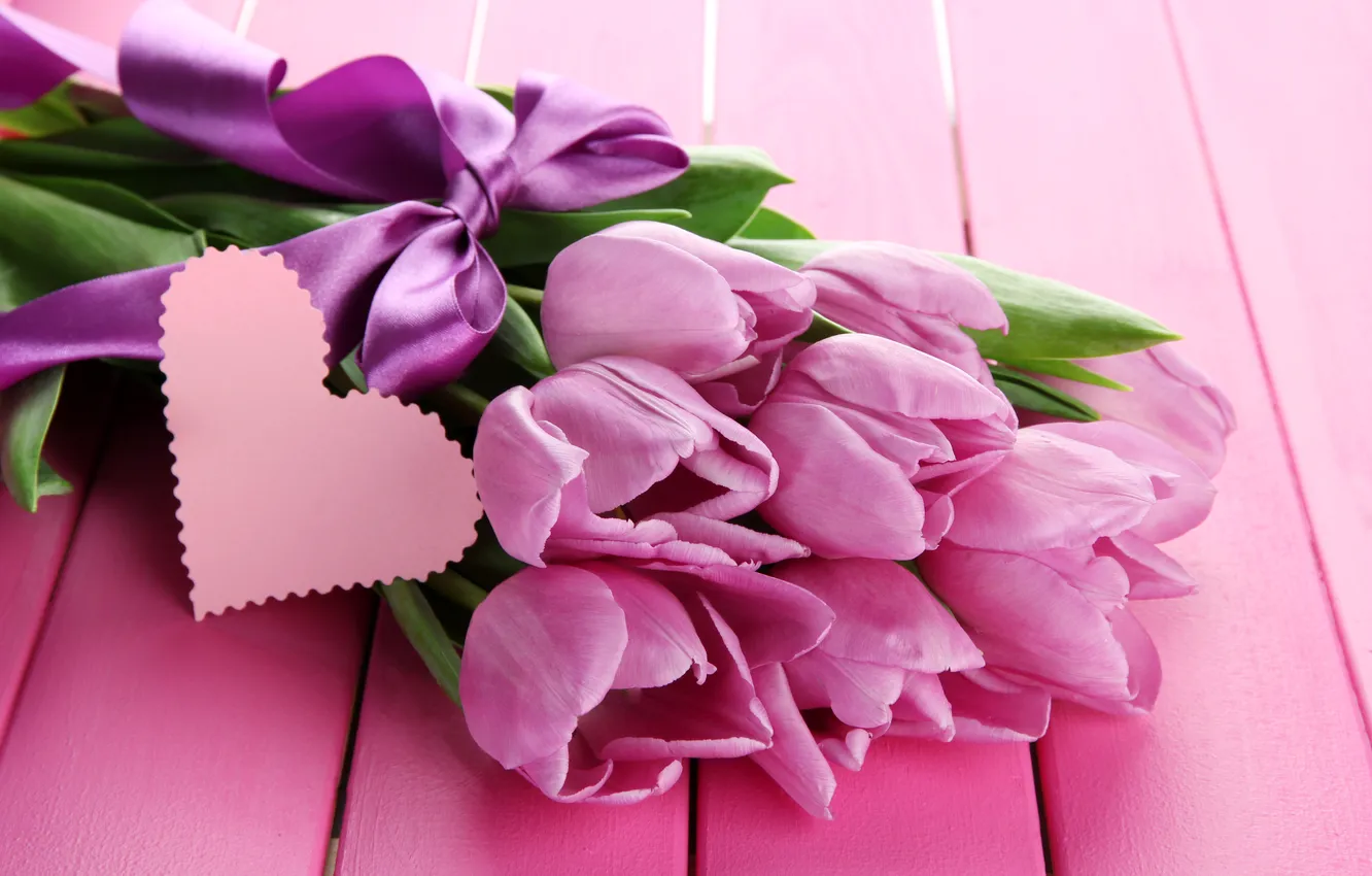 Фото обои цветы, букет, тюльпаны, розовые, heart, wood, pink, flowers