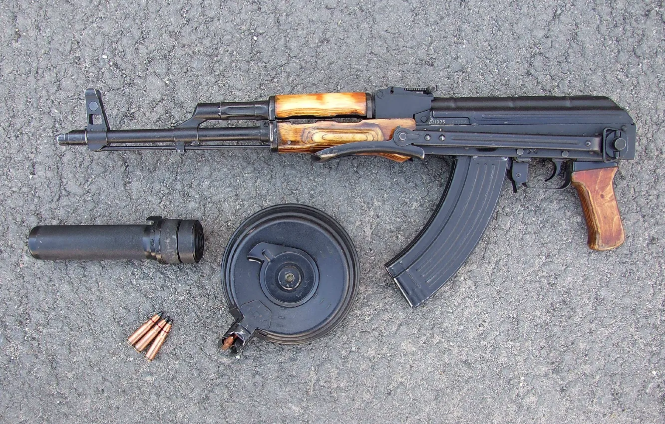 Фото обои оружие, фон, Автомат Калашникова, Автомат, патроны, магазин, глушитель, Калашников