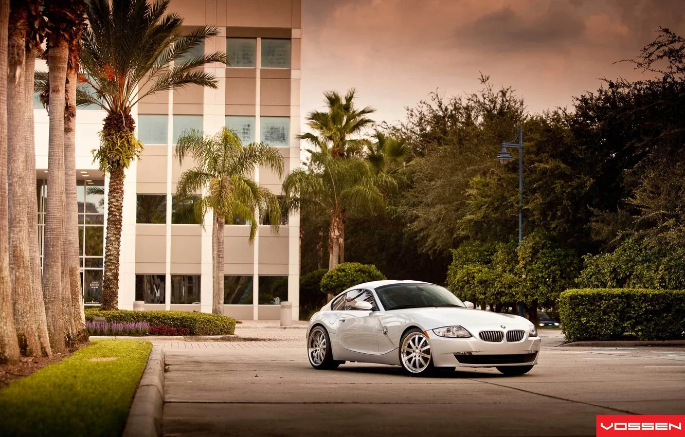 Фото обои здания, парковка, BMW Z4, Vossen Wheels