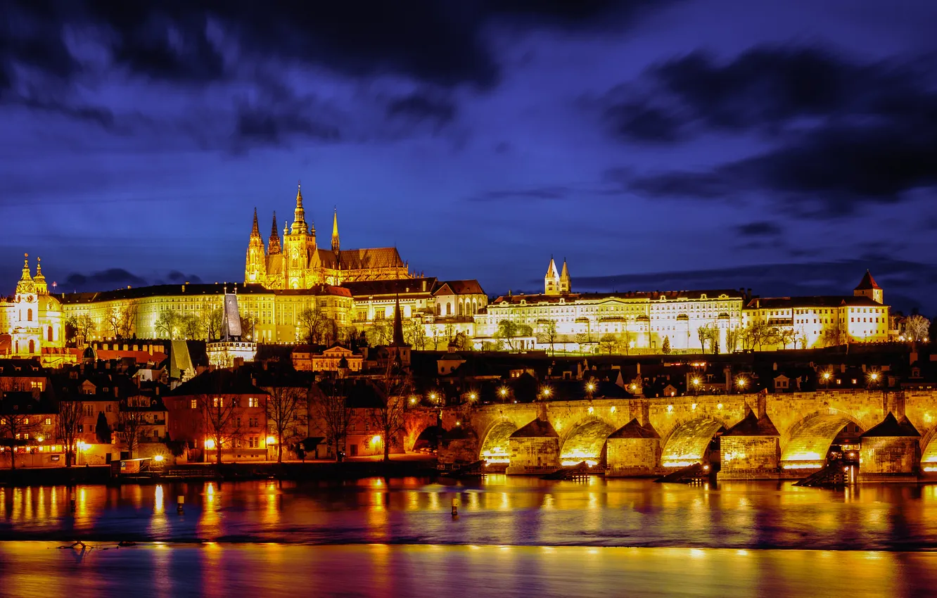 Фото обои ночь, огни, река, Прага, Чехия, холм, собор, Карлов мост