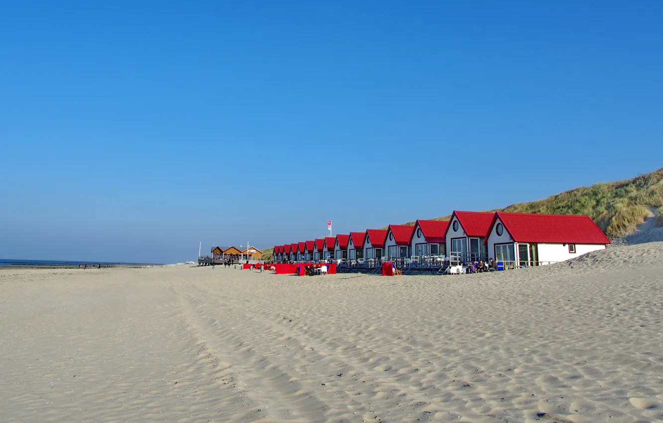 Фото обои песок, море, небо, берег, пляжный домик