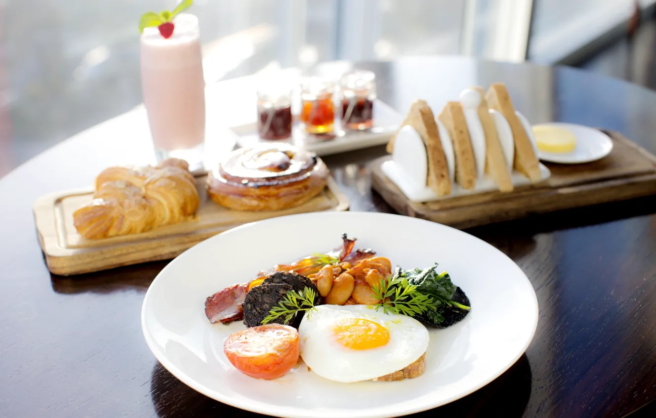 Фото обои завтрак, коктейль, яичница, салат, тосты