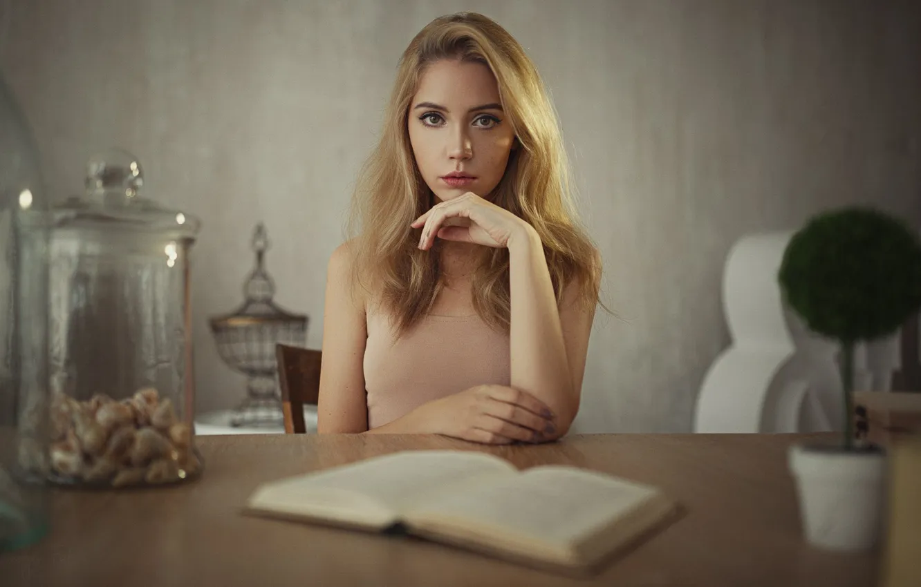 Фото обои Model, Reading, Looking At Camera, Ksenia Kokoreva, At The Table