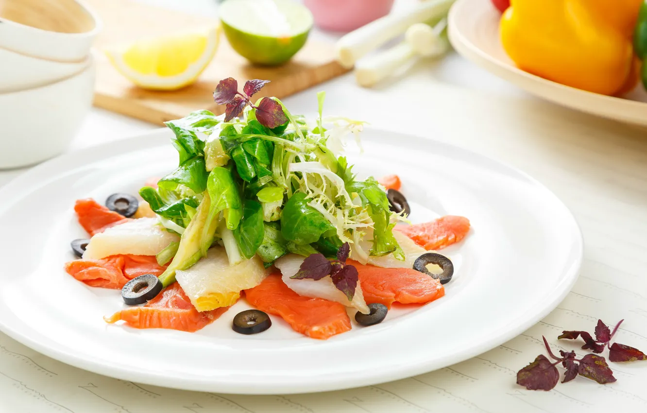 Фото обои рыба, овощи, оливки, салат, лосось