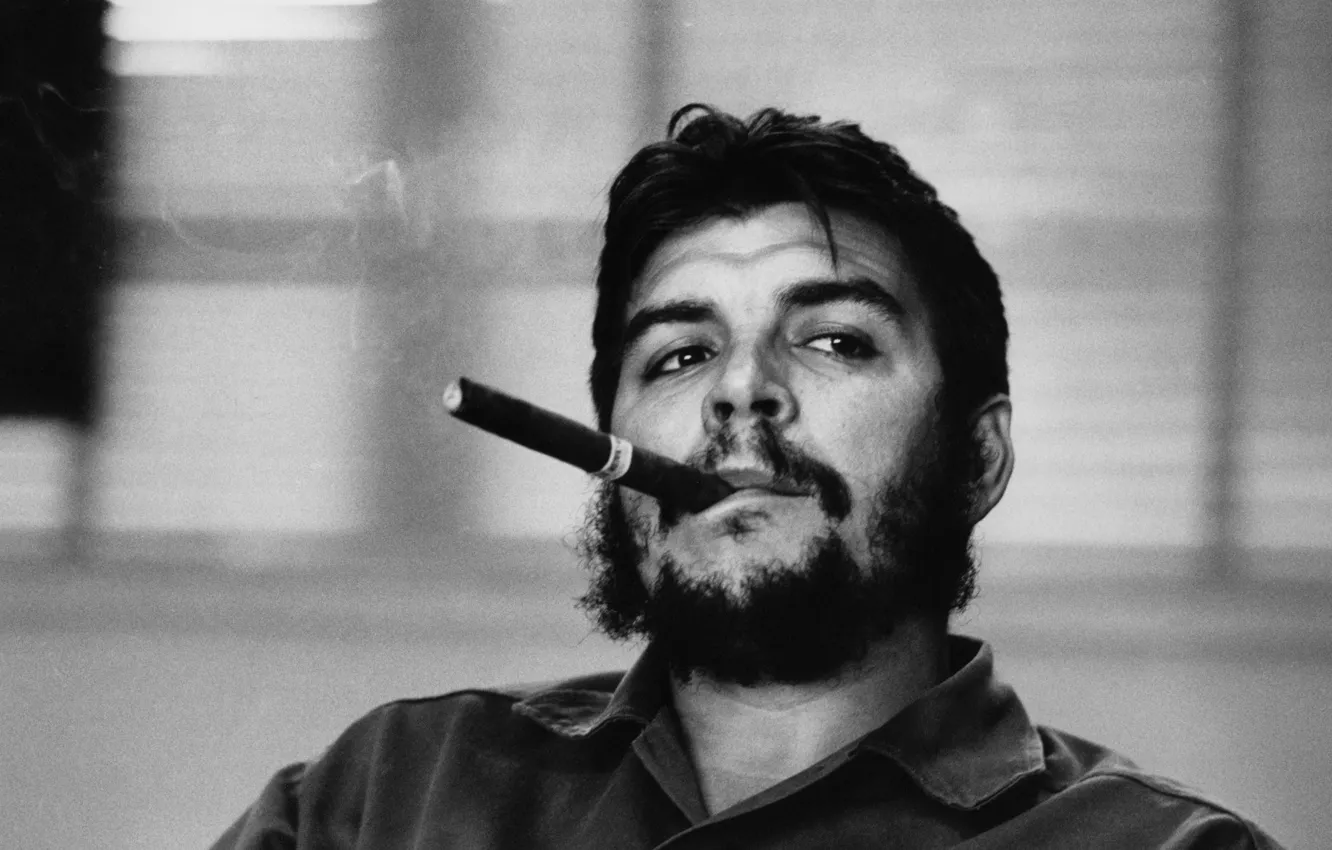 Фото обои взгляд, дым, сигара, Че Гевара, революционер, Ernesto &ampquot;Che&ampquot; Guevara
